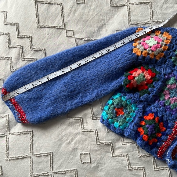 vintage handmade crocheted granny square cardigan - Picture 15 of 15